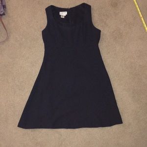 Black sleeveless dress